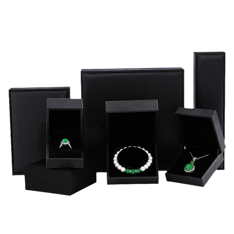 Elegant customizable jewelry box, designed to protect and showcase jewelry with style.